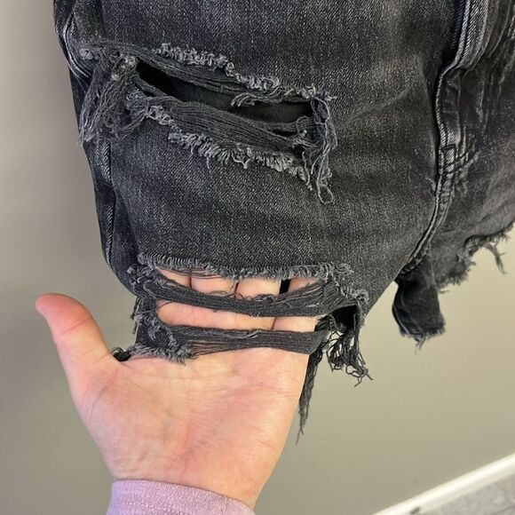 American Eagle Black Destroyed Distressed Whisker Faded Mom Shorts - Size 10 - Picture 4 of 16